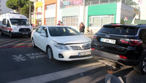 Zonguldak'ta bir cip, 2 otomobil ve sahil kenarında fotoğraf çektiren kadına çarptı