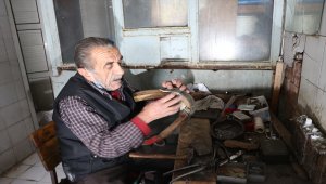 76 yaşındaki saraç ustası mesleğini yaşatmak için zamana direniyor