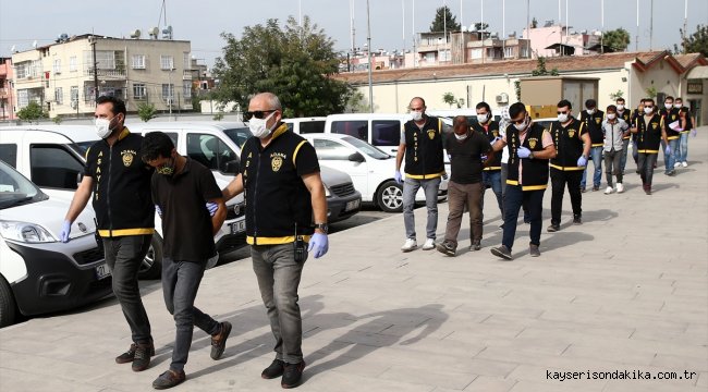 Adana'da hırsızlık operasyonunda yakalanan 5 zanlı tutuklandı