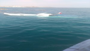 Adana'da kayalıklara çarparak batan teknedeki 6 kişi kurtarıldı