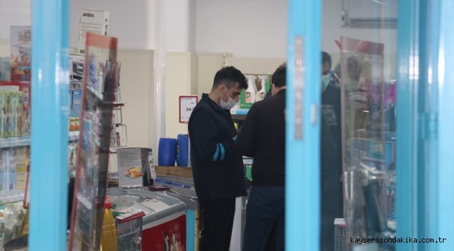 Adana'da silahlı ve bıçaklı market soygunu girişimi