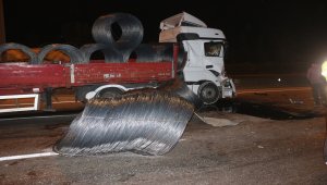 Adana'da tır ile kamyon çarpıştı: 2 yaralı