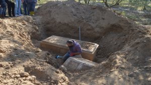 Afrodisyas Antik Kenti'nde kaçak kazı yapıldığı değerlendiren bölgede iki lahit bulundu