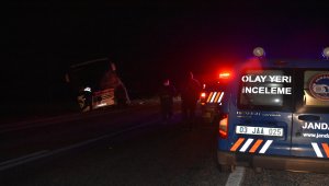 Afyonkarahisar'da yolcu otobüsü ile kamyonet çarpıştı: 1 ölü, 5 yaralı