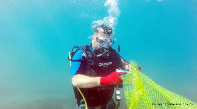 Alanya'da dalgıçlardan deniz dibi temizliği