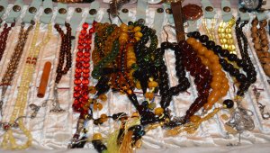 Alem-i Çarşı'daki "antika pazarı" ziyaretçilerini zamanda yolculuğa çıkarıyor