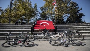 Anıtkabir'i ziyaret etmek için 500 kilometre pedal çevirdiler
