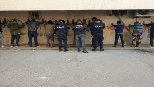 Antalya'da 300 polisle uyuşturucu operasyonu 