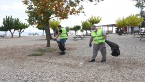 Antalya'da "Deniz Çöpleri İzleme Programı" kapsamında sahil temizliği yapıldı