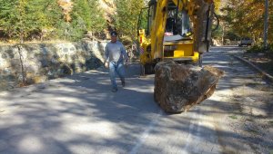 Antalya'da heyelandan kapanan yol ulaşıma açıldı