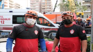 Arama kurtarma gönüllüsü kardeşlerin "vardiyası" enkaz altındakilere umut oldu