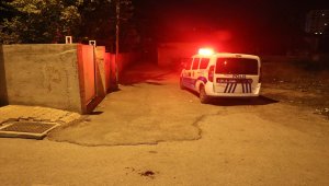 Arkadaşının boğazından bıçakladığı kişi ağır yaralandı