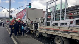 Arnavutköy'de trafik kazası: 3 yaralı