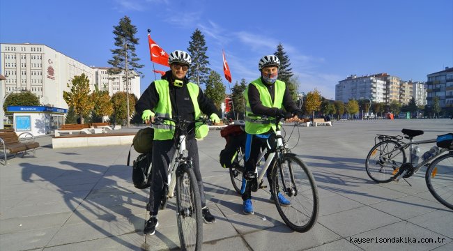Atatürk'e saygı için Samsun'dan Ankara'ya pedal çeviren bisikletliler Çorum'u geçti