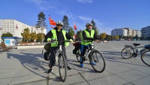 Atatürk'e saygı için Samsun'dan Ankara'ya pedal çeviren bisikletliler Çorum'u geçti