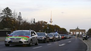 Azerbaycan'ın Dağlık Karabağ zaferi Berlin'de araç konvoyuyla kutlandı