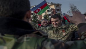 Azerbaycan'ın Terter kentinde günlerdir sığınakta kalan halk evlerine dönmenin sevincini yaşıyor
