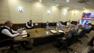 Bakan Akar:"(D.Akdeniz) Hiç kimse gücünü, boyunu aşarak birtakım işler yapmaya kalkmasın, bunlar çıkmaz sokak. Hakkımızı yedirmedik, yedirmeyeceğiz"