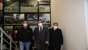 Bakan Kasapoğlu, İstanbul Park Pisti'nde incelemelerde bulundu