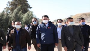 Bakan Kurum, deprem bölgesinde incelemelerde bulundu: