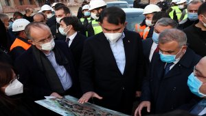 Bakan Kurum, ilkokul öğretmeninin Öğretmenler Günü'nü kutladı