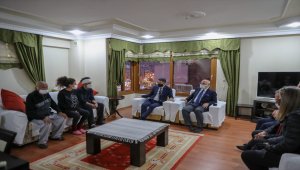 Bakan Pakdemirli'den depremde vefat eden Fatma Öztürk'ün yakınlarına taziye ziyareti