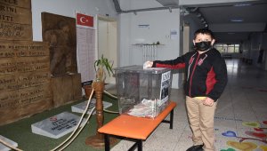 Bartın'da ortaokul öğrencileri İzmir'deki depremzede yaşıtları için harçlıklarını biriktirdi