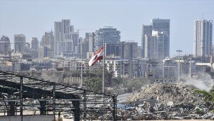 Beyrut Limanı'ndaki patlamanın ardında bıraktığı ağır enkaz kaldırılmayı bekliyor