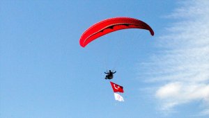 Bingöl'de Hesarek Kayak Merkezi'nde yamaç paraşütü etkinliği yapıldı