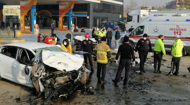 Bursa-Ankara kara yolunda iki otomobil çarpıştı: 1 ölü, 4 yaralı