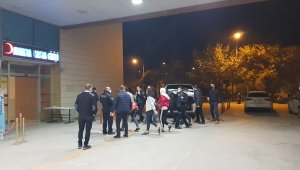 Bursa'da kendilerini "polis" olarak tanıtan ve dolandırıcılık yapan 5 kişi yakalandı