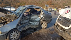 Bursa'da otomobille minibüsün çarpışması sonucu 7 kişi yaralandı