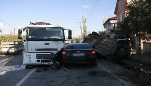 Bursa'da tırla çarpışan hafif ticari aracın sürücüsü hayatını kaybetti