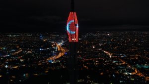 Çamlıca Kulesi'ne Türkiye ve Azerbaycan bayrakları yansıtıldı