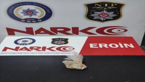 Çorum'da uyuşturucu operasyonunda yakalanan 2 zanlı tutuklandı