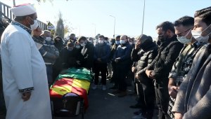 Depremde enkazdan çıkarıldıktan 28 gün sonra vefat eden futbolcunun cenazesi defnedildi