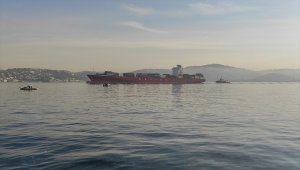 Dev konteyner gemisi İstanbul Boğazı'ndan geçti