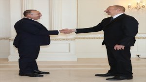 Dışişleri Bakanı Mevlüt Çavuşoğlu ve Milli Savunma Bakanı Hulusi Akar, Azerbaycan Cumhurbaşkanı İlham Aliyev ile Bakü'de görüştü.