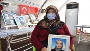 Diyarbakır annelerinden PKK'lı teröristlerin yol yapan 3 işçiyi şehit ettiği saldırıya tepki