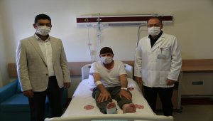 Diz ağrısı şikayetiyle gittiği hastanede önce Kovid-19'dan sonra ağrılarından kurtuldu 