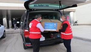 Düzce'de tüm birikimiyle aldığı 5 solunum cihazını Türk Kızılay aracılığıyla hastaneye bağışladı