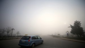 Düzce'de yoğun sis ulaşımı olumsuz etkiliyor