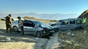 Elazığ'da trafik kazası: 1 ölü, 7 yaralı