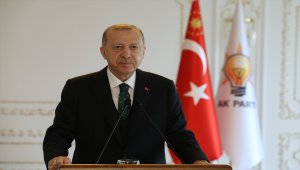 Erdoğan: "Avrupa Birliğine, 'Tam üyelikten mülteciler meselesine kadar ülkemize verdiğiniz sözleri tutun, birlikte daha yakın, daha verimli bir iş birliği tesis edelim' çağrısında bulunuyoruz."