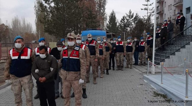 Erzurum'da uyuşturucu ve silah kaçakçılığı yaptığı iddia edilen 10 zanlı tutuklandı