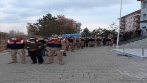 Erzurum'da uyuşturucu ve silah kaçakçılığı yaptığı iddia edilen 10 zanlı tutuklandı