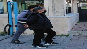 Esenyurt'ta park halindeki otomobili kundakladığı iddia edilen şüpheli yakalandı