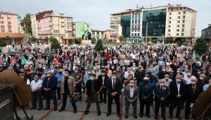 Eski başbakanlardan Mesut Yılmaz için memleketi Rize'de gıyabi cenaze namazı kılındı