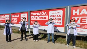 Geleceğin doktorları salgın sürecinde organ nakline maske ve videoyla dikkati çektiler