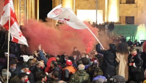 Gürcistan'da binlerce kişinin seçimin yenilenmesi talebiyle başlattığı protesto gösterisi devam ediyor